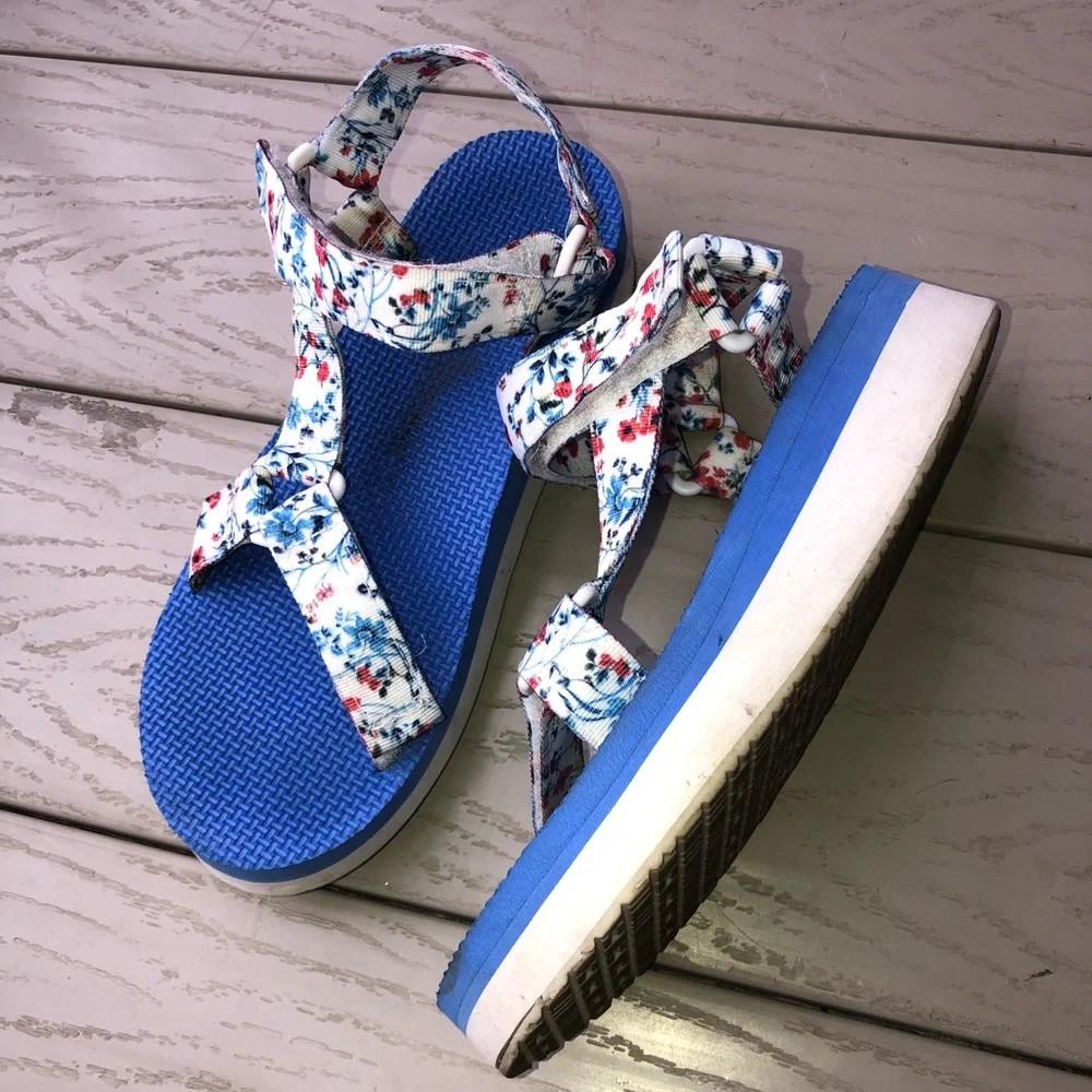 Sandals - Picture 2 of 3